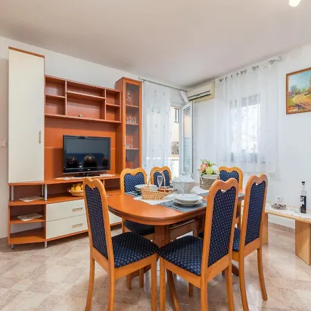 Dana Apartment *