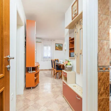 Apartment Dana Fazana